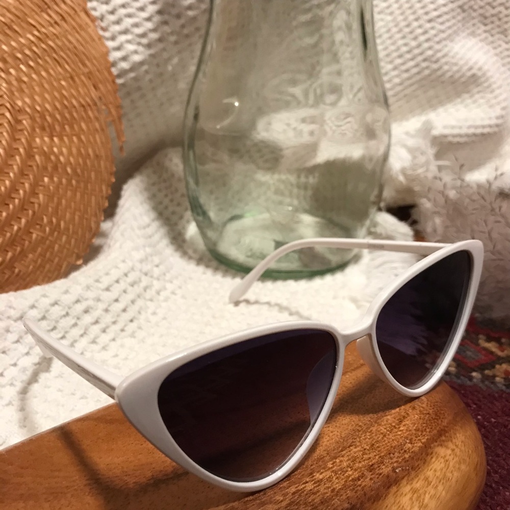 Cat eye glasses